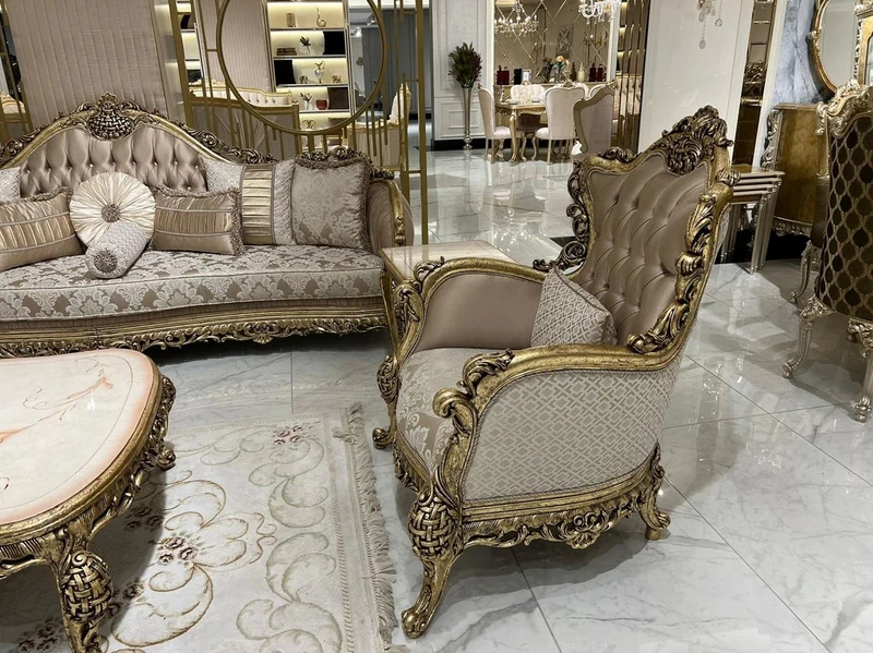 Casa Padrino Luxus Barock Sofa Braun / Weiß / Gold - Handgefertigtes Wohnzimmer Sofa mit elegantem Muster und dekorativen Kissen - Prunkvolle Wohnzimmer Möbel im Barockstil