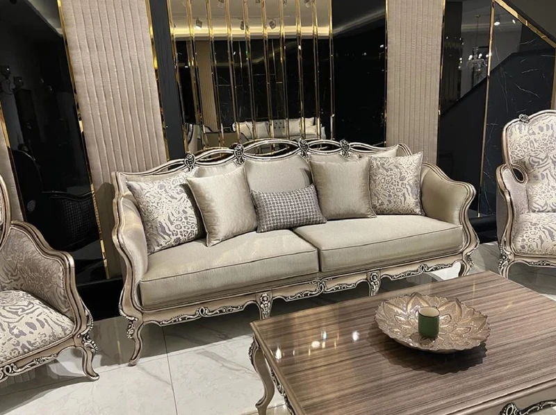 Casa Padrino Luxus Barock Sofa Gold / Lila / Gold - Handgefertigtes Wohnzimmer Sofa mit dekorativen Kissen - Wohnzimmer Möbel im Barockstil - Edel & Prunkvoll