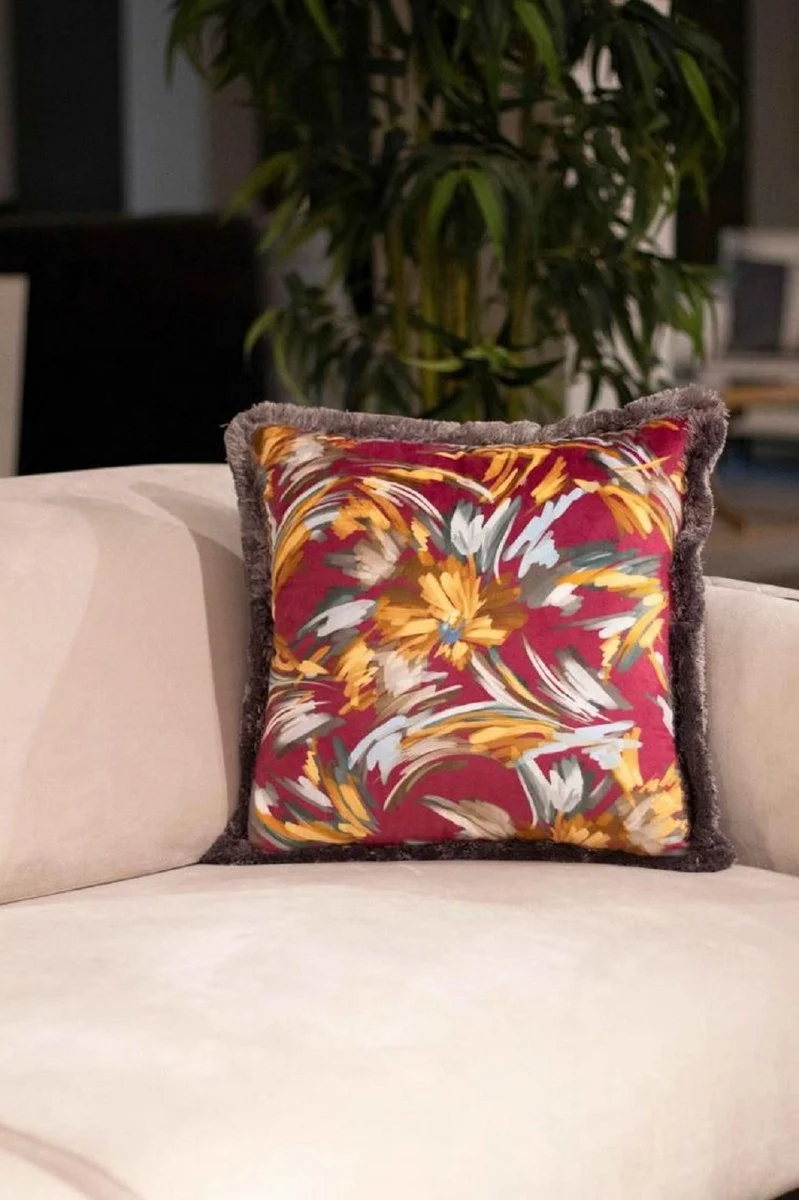 Casa Padrino Luxus Deko Kissen Blumen Design Rot / Mehrfarbig / Grau 45 x 45 cm - Bedrucktes Samt Kissen mit Fransen - Deko Accessoires