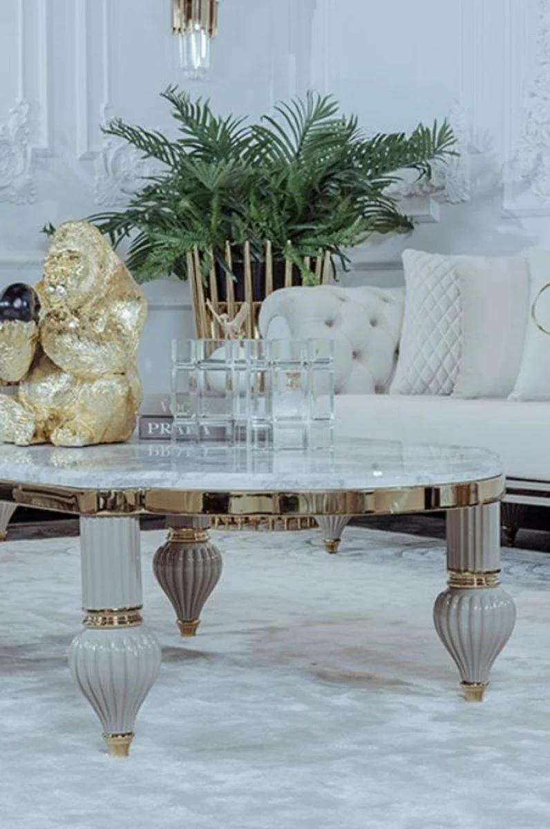 Casa Padrino Luxus Art Deco Couchtisch Grau / Weiß / Gold 160 x 87 x H. 46 cm - Prunkvoller Massivholz Wohnzimmertisch mit Kunstmarmor Tischplatte - Art Deco Wohnzimmer Möbel