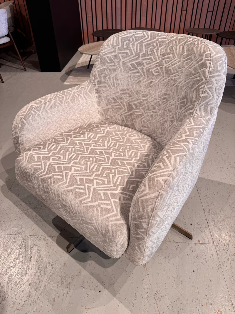 Fauteil 635 (configureer in 3D)