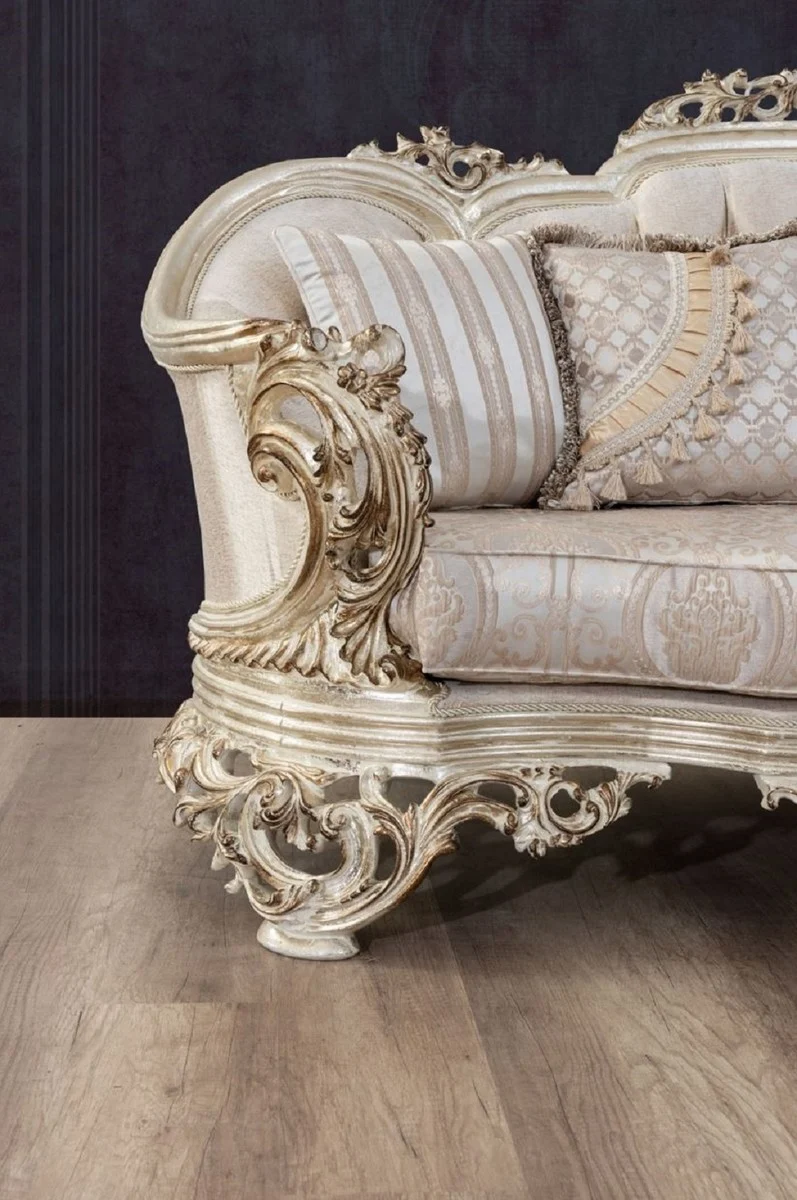 Casa Padrino Luxus Barock Sofa Cremefarben / Beige / Antik Gold - Prunkvolles Wohnzimmer Sofa mit elegantem Muster - Barock Wohnzimmer Möbel