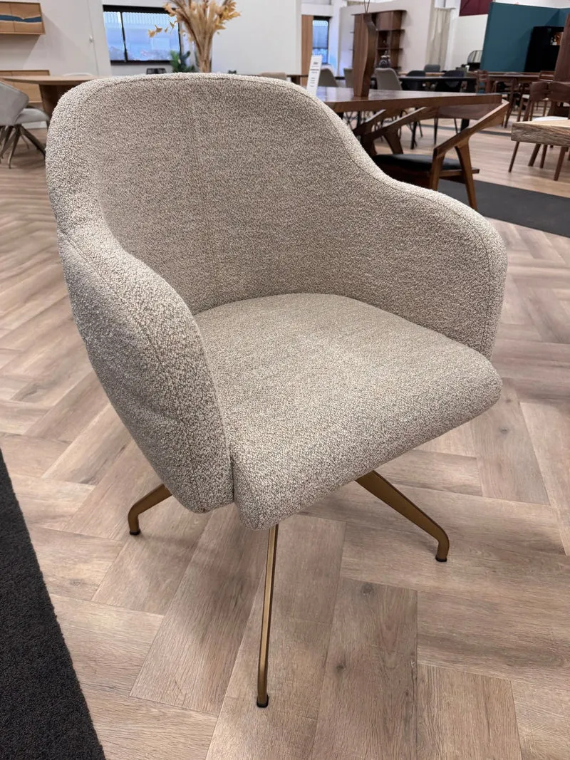 Eetkamerstoel 435 (configureer in 3D)