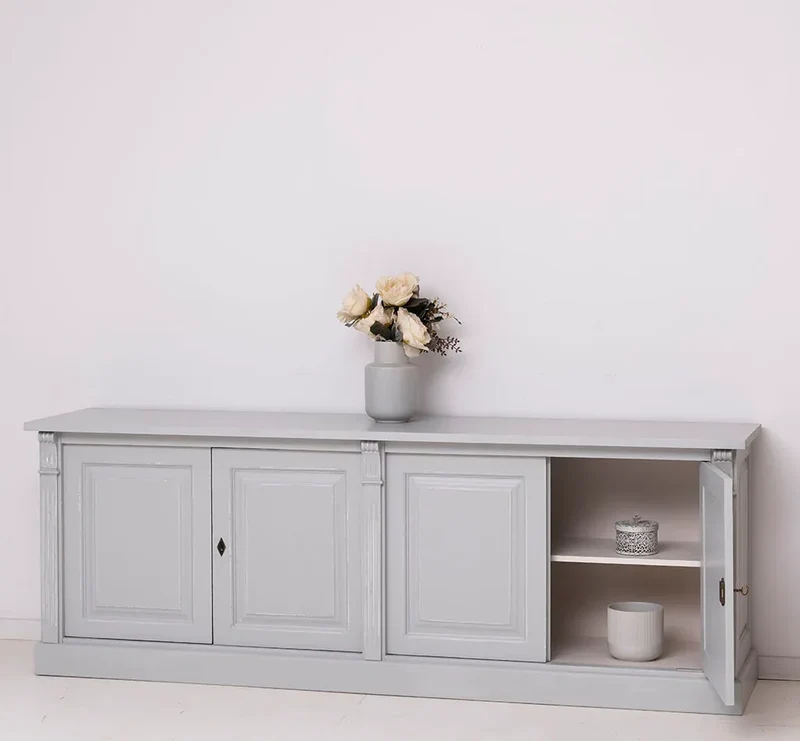 Großes Sideboard aus Massivholz mit 4 Türen