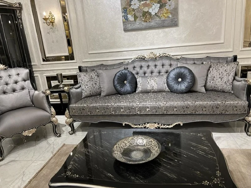 Casa Padrino Luxus Barock Sofa Silber / Schwarz / Silber - Handgefertigtes Wohnzimmer Sofa mit elegantem Muster und dekorativen Kissen - Wohnzimmer Möbel im Barockstil