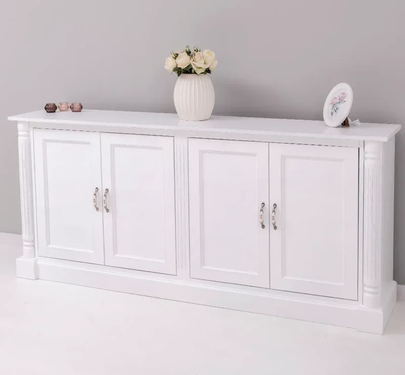 Kommode aus Massivholz mit 4 Türen und Ornamenten