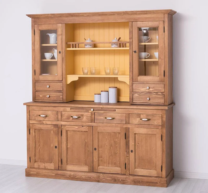 Breiter Buffetschrank aus Massivholz im Landhausstil