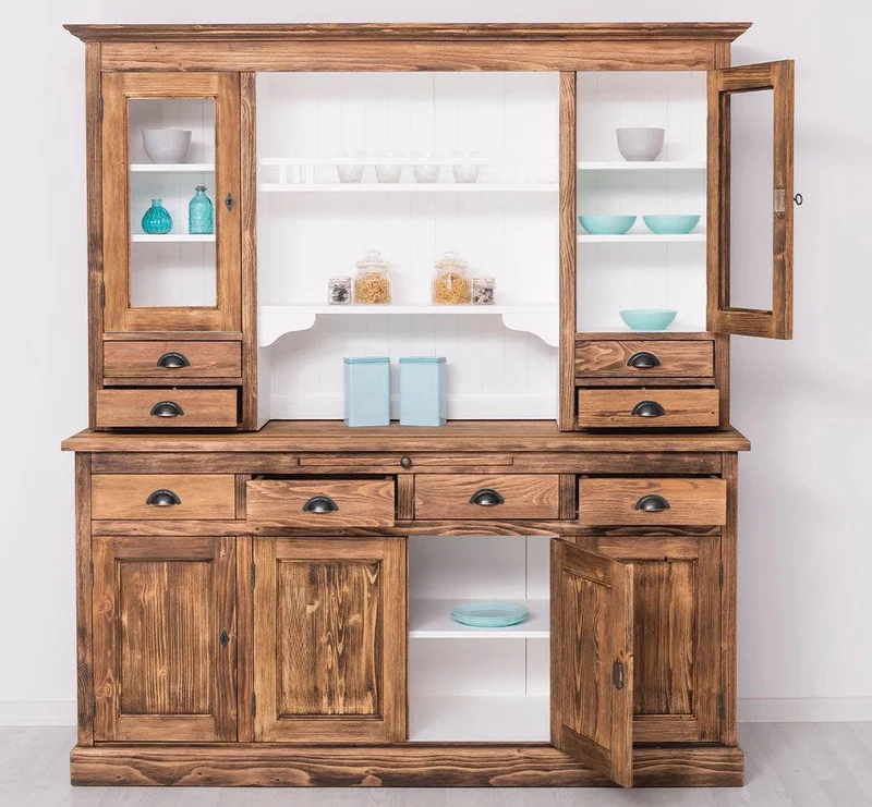 Breiter Buffetschrank aus Massivholz im Landhausstil