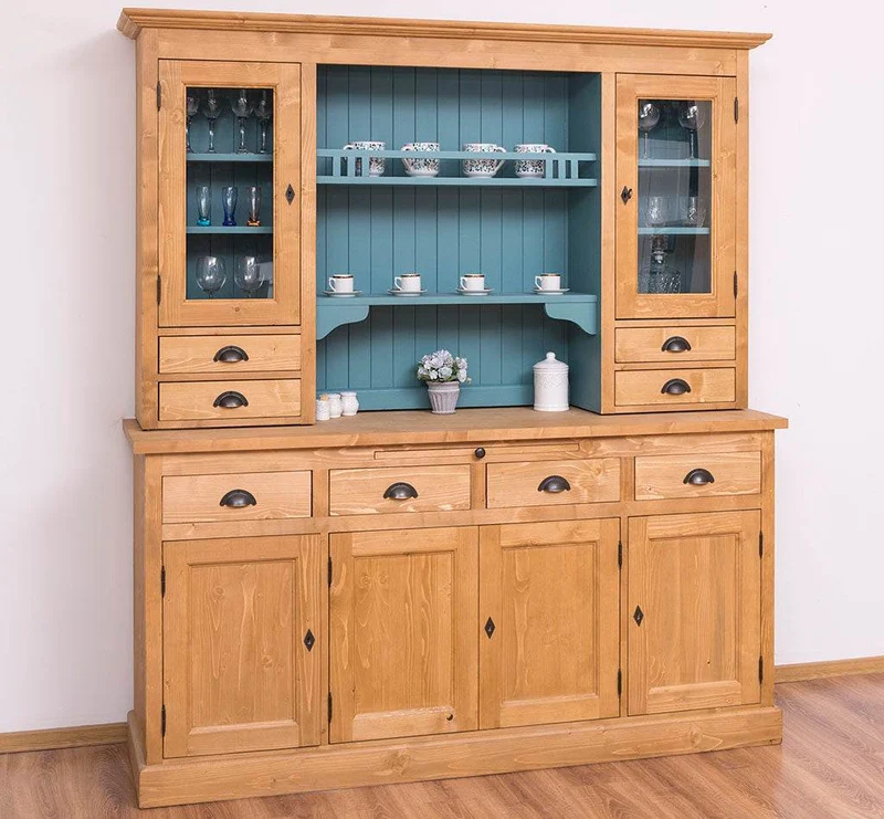 Breiter Buffetschrank aus Massivholz im Landhausstil
