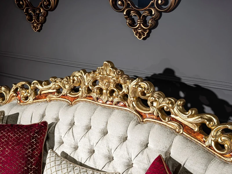Casa Padrino Luxus Barock Sofa Weiß / Gold / Braun / Gold - Prunkvolles Wohnzimmer Sofa mit dekorativen Kissen - Barock Möbel