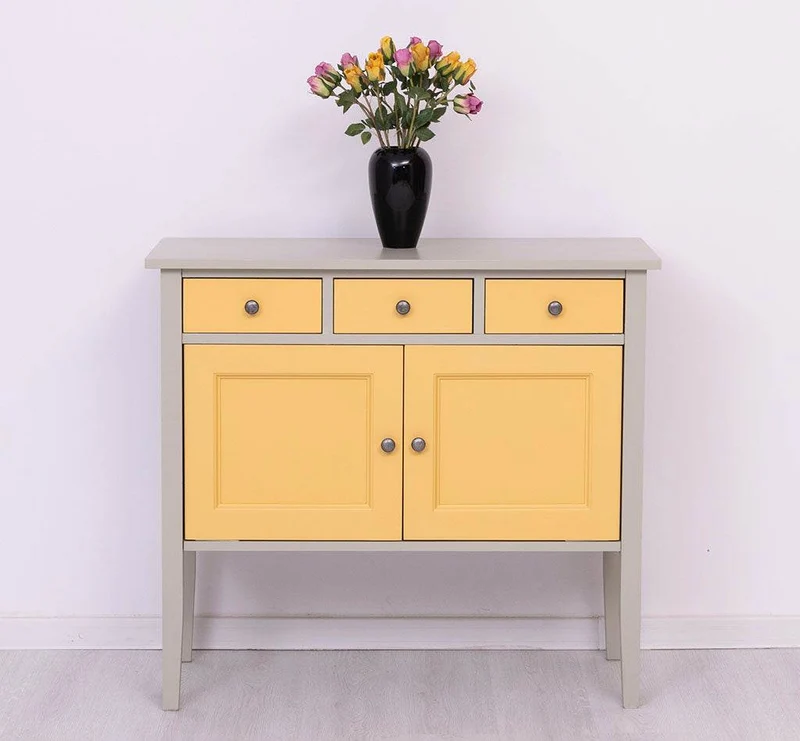 Sideboard aus Massivholz mit drei Schubladen