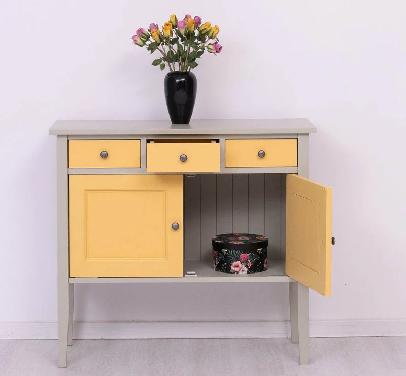 Sideboard aus Massivholz mit drei Schubladen