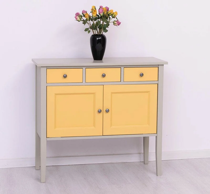 Sideboard aus Massivholz mit drei Schubladen
