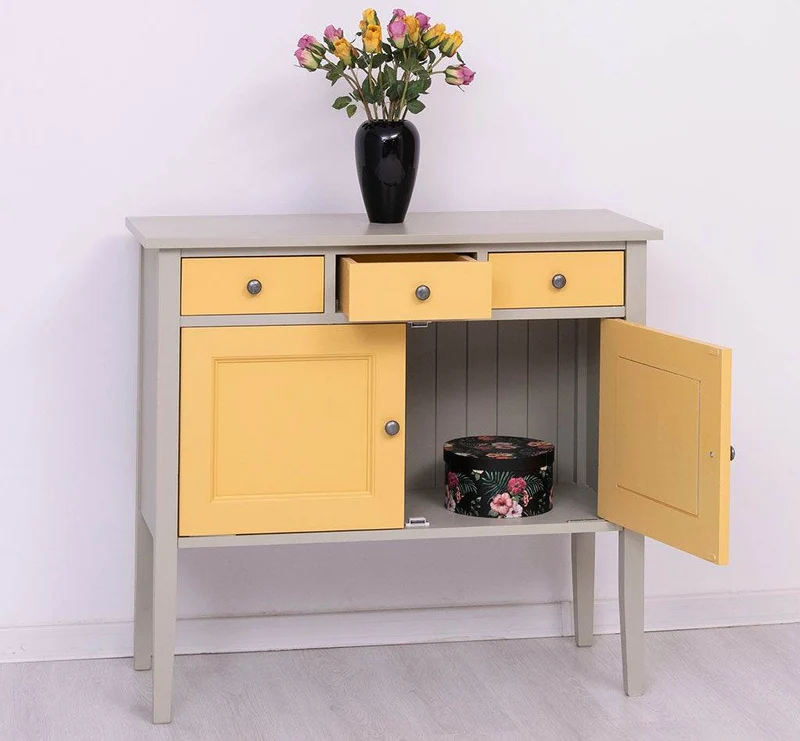 Sideboard aus Massivholz mit drei Schubladen