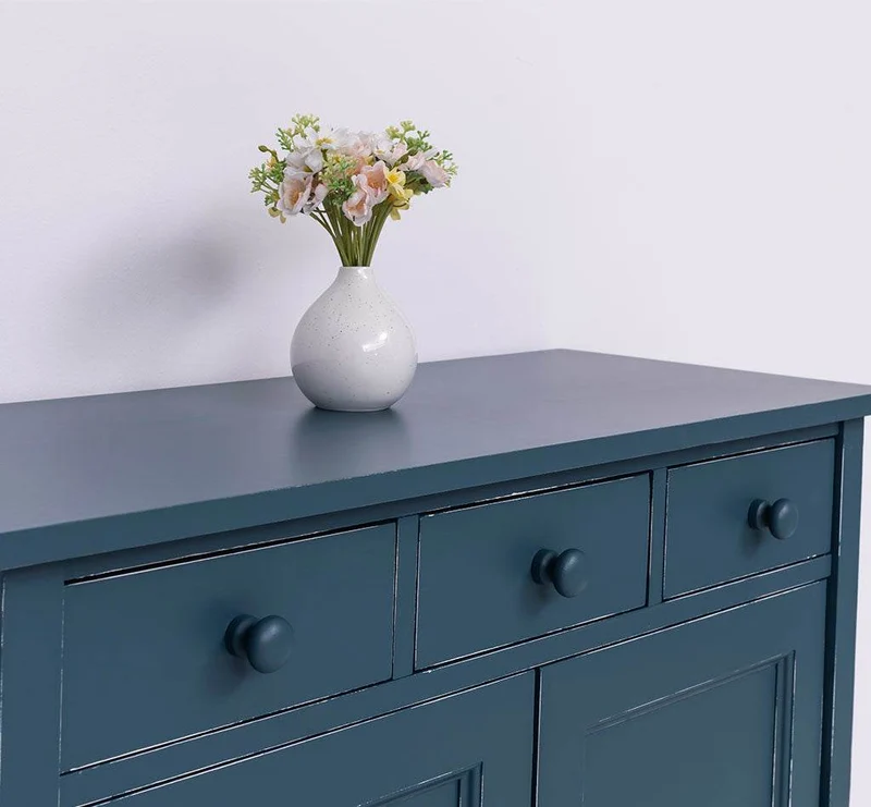 Sideboard aus Massivholz mit drei Schubladen