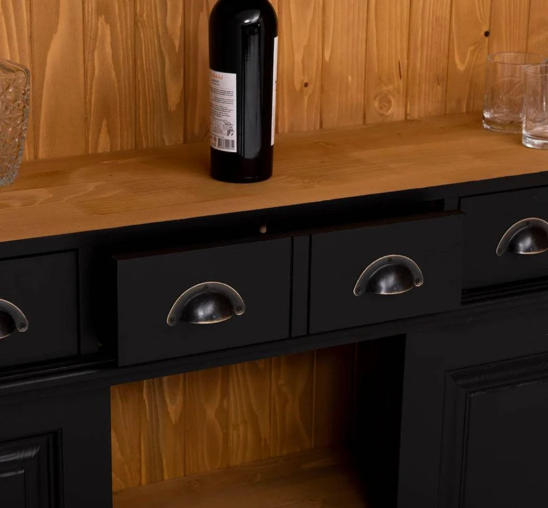 Buffetschrank aus Massivholz mit Glashalterungen in schwarz