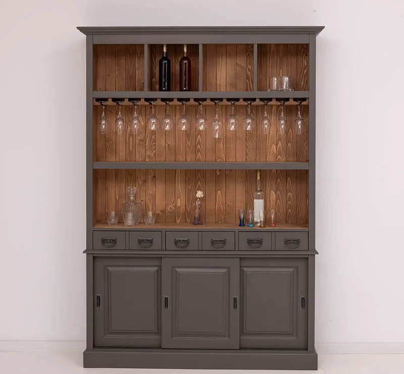 Großer Buffetschrank aus Massivholz mit Glashalterungen