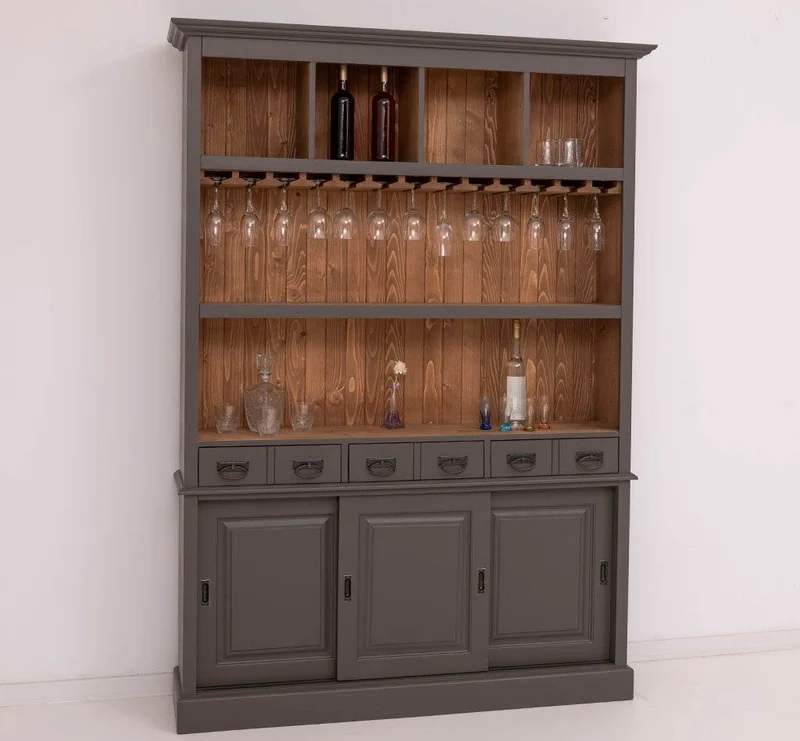 Großer Buffetschrank aus Massivholz mit Glashalterungen