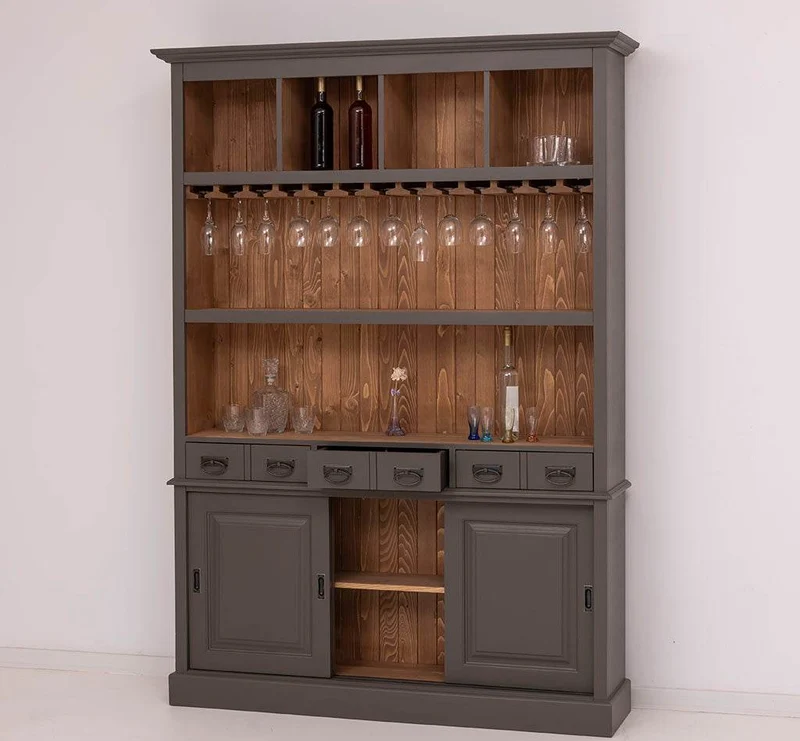 Großer Buffetschrank aus Massivholz mit Glashalterungen