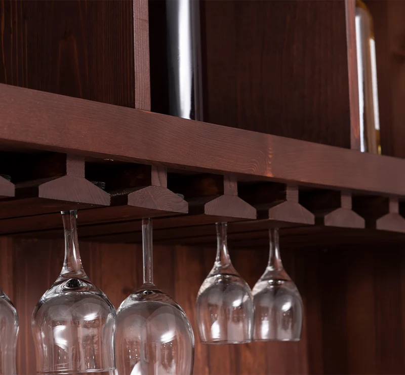 Großer Buffetschrank aus Massivholz mit Glashalterungen