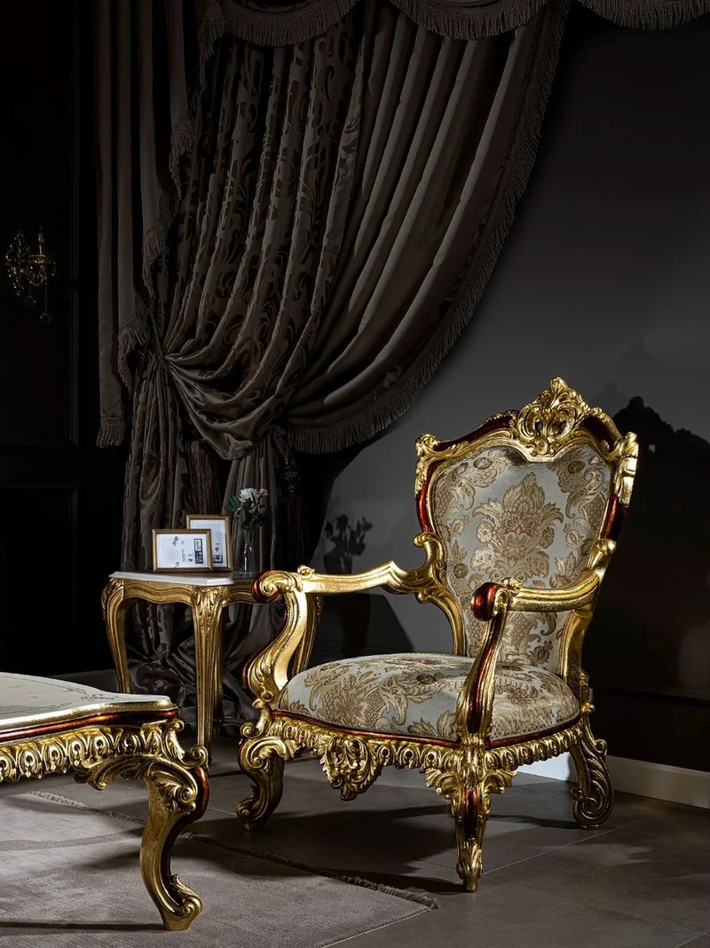 Casa Padrino Luxus Barock Sessel Grau / Rot / Gold 82 x 78 x H. 123 cm - Prunkvoller Massivholz Wohnzimmer Sessel mit elegantem Muster - Barock Möbel