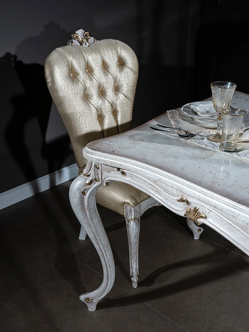 Casa Padrino Luxus Barock Esszimmer Stuhl Set Gold / Antik Weiß / Gold 57 x 65 x H. 113 cm - Küchen Stühle 6er Set - Barock Esszimmer Möbel - Edel & Prunkvoll