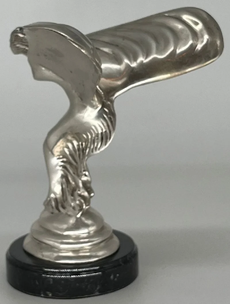 Casa Padrino Luxus Bronze Skulptur Spirit of Ecstasy Frau mit Flügeln Silber / Schwarz 15 x 15 x H. 21 cm - Edle Bronzefigur mit Marmorsockel - Schreibtisch Deko - Luxus Deko - Deko Accessoires