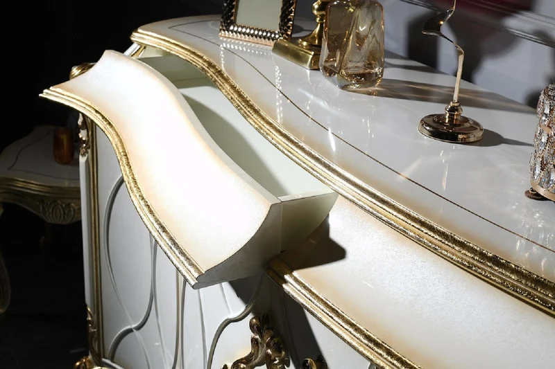 Casa Padrino Luxus Barock Sideboard Weiß / Antik Gold - Prunkvoller Massivholz Schrank mit 4 Türen und 2 Schubladen - Barock Möbel