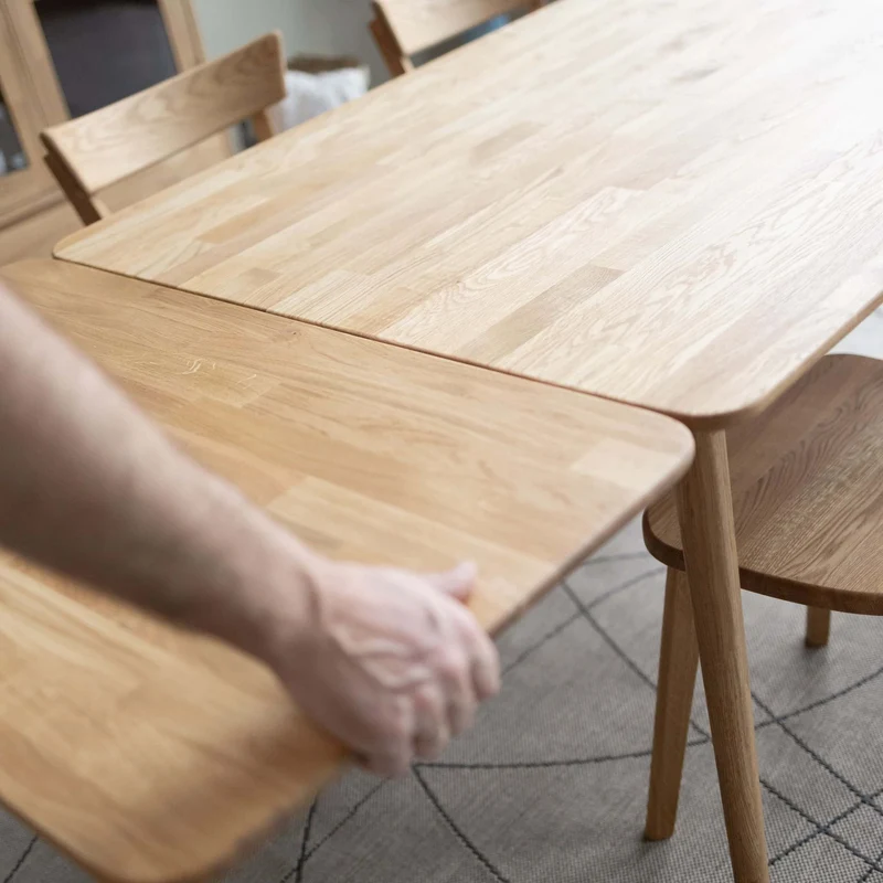 Ausziehbarer Esstisch aus massiver Eiche MALMO 2 | NordicStory