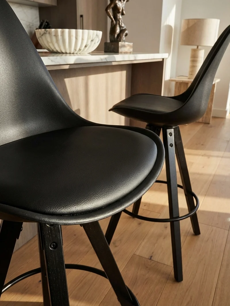 Barhocker – Skandinavisch, Kunstleder, Rückenlehne, X-Beine mit Metallring