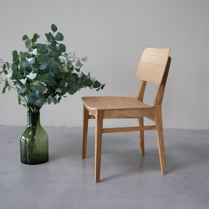 2er- oder 4er-Set KODAMA-Esszimmerstühle aus Eichenholz | NordicStory