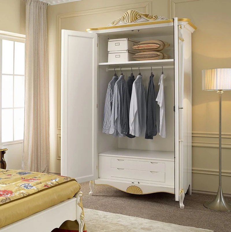 Casa Padrino Luxus Barock Schlafzimmerschrank Weiß / Gold - Handgefertigter Mahagoni Kleiderschrank mit 2 verspieglten Türen - Barock Schlafzimmer Möbel - Luxus Qualität - Made in Italy