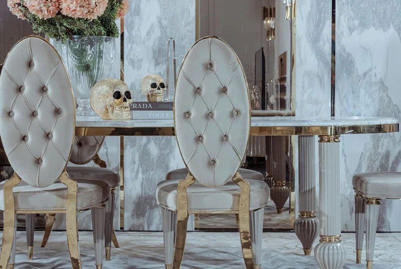 Casa Padrino Luxus Art Deco Esszimmer Set Grau / Weiß / Gold - 1 Art Deco Esstisch mit Kunstmarmor Tischplatte & 8 Art Deco Esszimmerstühle - Prunkvolle Art Deco Esszimmer Möbel - Luxus Qualität