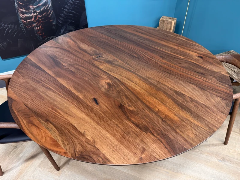 Walnoot houten eettafel - Rond - Pole walnoot onderstel