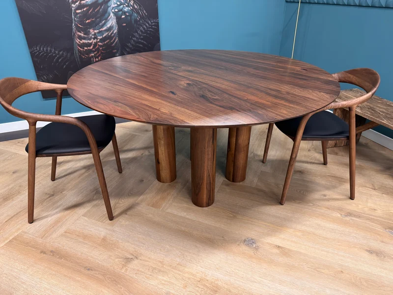 Walnoot houten eettafel - Rond - Pole walnoot onderstel