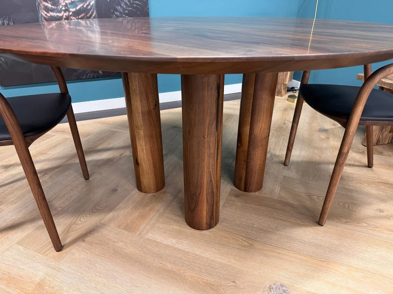 Walnoot houten eettafel - Rond - Pole walnoot onderstel