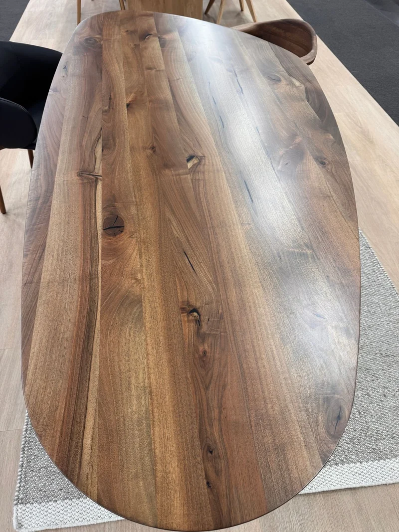 Walnoot eettafel - Kiezel A - Pole walnoot