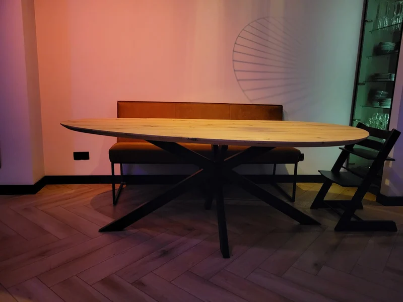 Eiken massief eettafel - Organisch B - Sol onderstel metaal