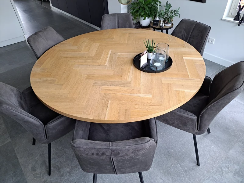 Visgraat eiken eettafel - Recht Rond - Matrix light Metaal
