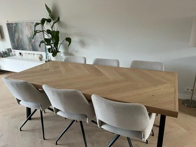 Visgraat eiken eettafel - Recht Radius - Cone eiken