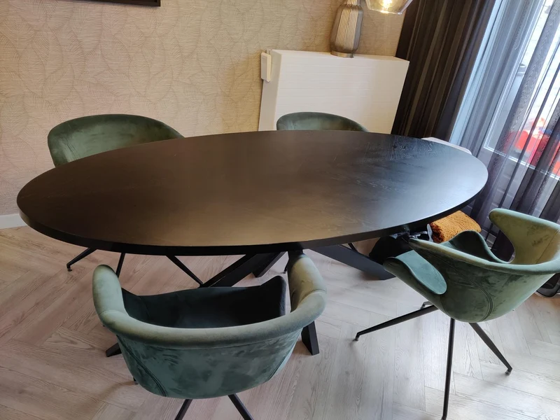 Visgraat eiken eettafel - Plat Ovaal - Trios Metaal