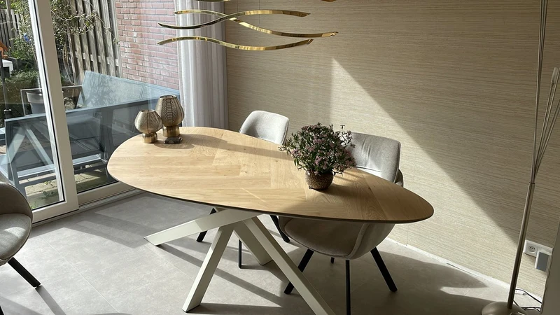 Eiken massief eettafel - Organisch - Matrix metaal
