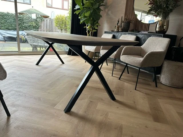 Eiken massief eettafel - Half Ovaal - Trios Metaal