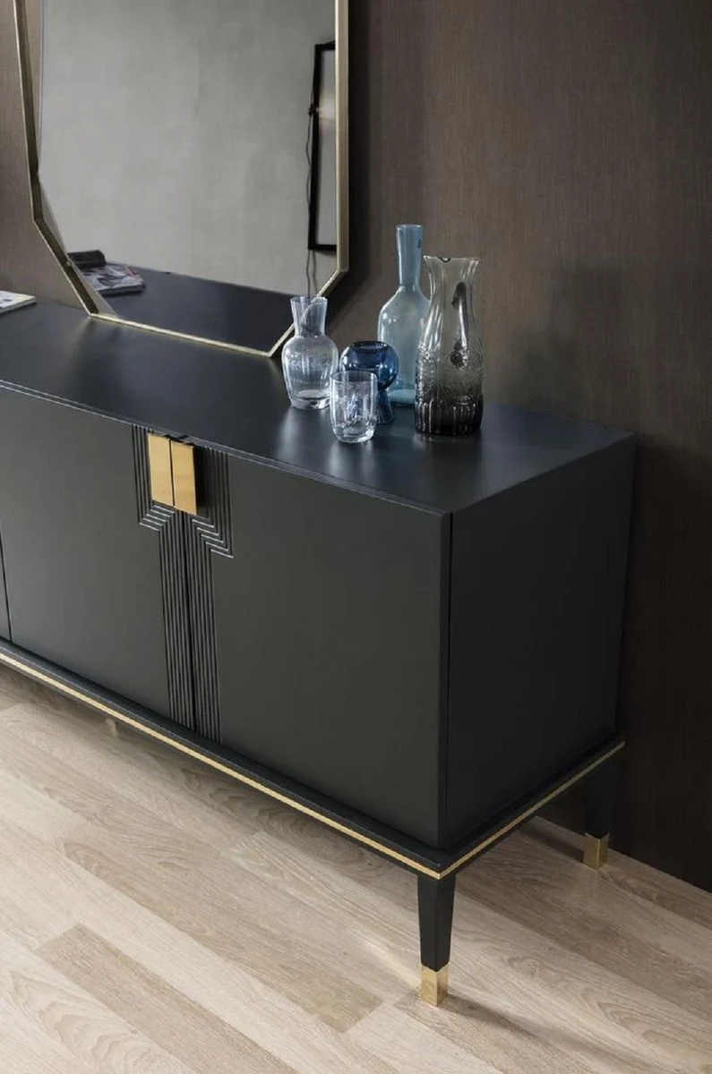 Casa Padrino Luxus Möbel Set Schwarz / Gold - 1 Sideboard mit 4 Türen & 1 Spiegel - Moderne Massivholz Möbel - Luxus Kollektion