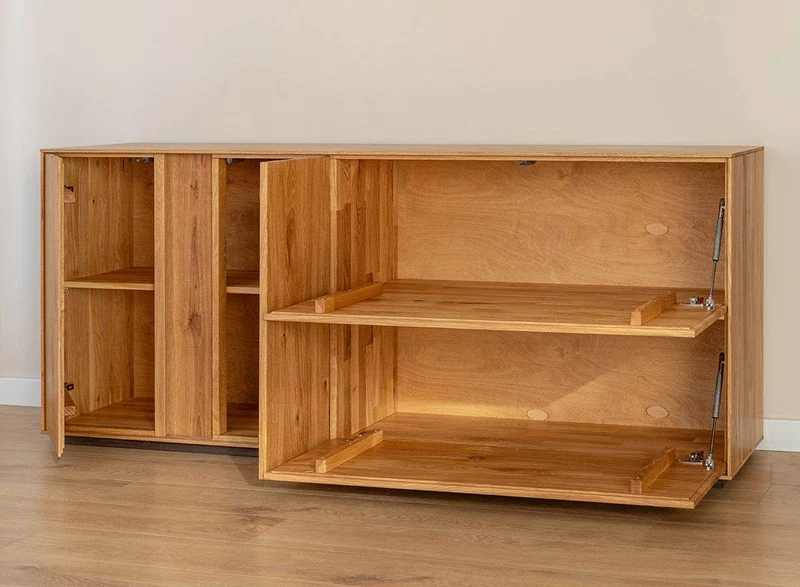 Beleuchtetes Sideboard Collodi aus massiver Wildeiche mit grober Holzstruktur