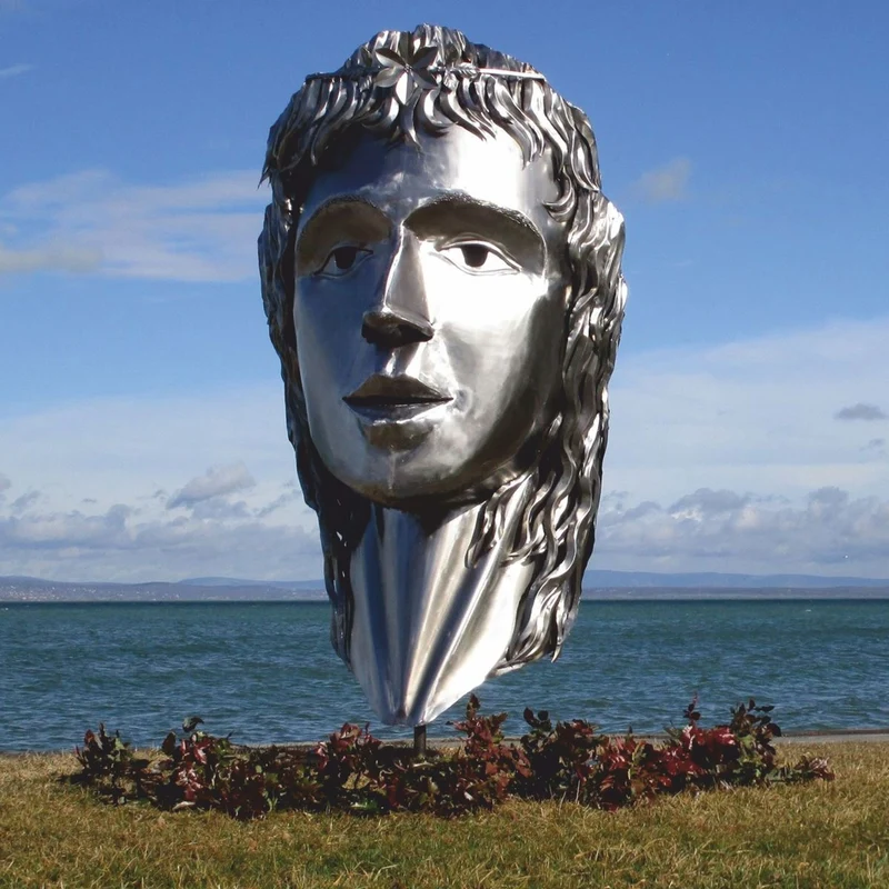 Casa Padrino XXL Garten Deko Edelstahl Skulptur Frauenkopf Silber H. 215 cm