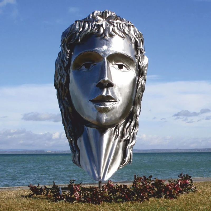 Casa Padrino XXL Garten Deko Edelstahl Skulptur Frauenkopf Silber H. 215 cm