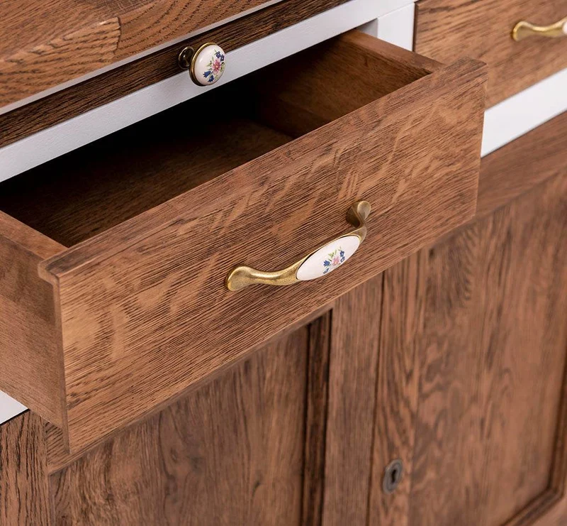 Küchen- und Buffetschrank aus massiver Eiche | Geschirrschrank mit 7 Schubladen und 5 Türen
