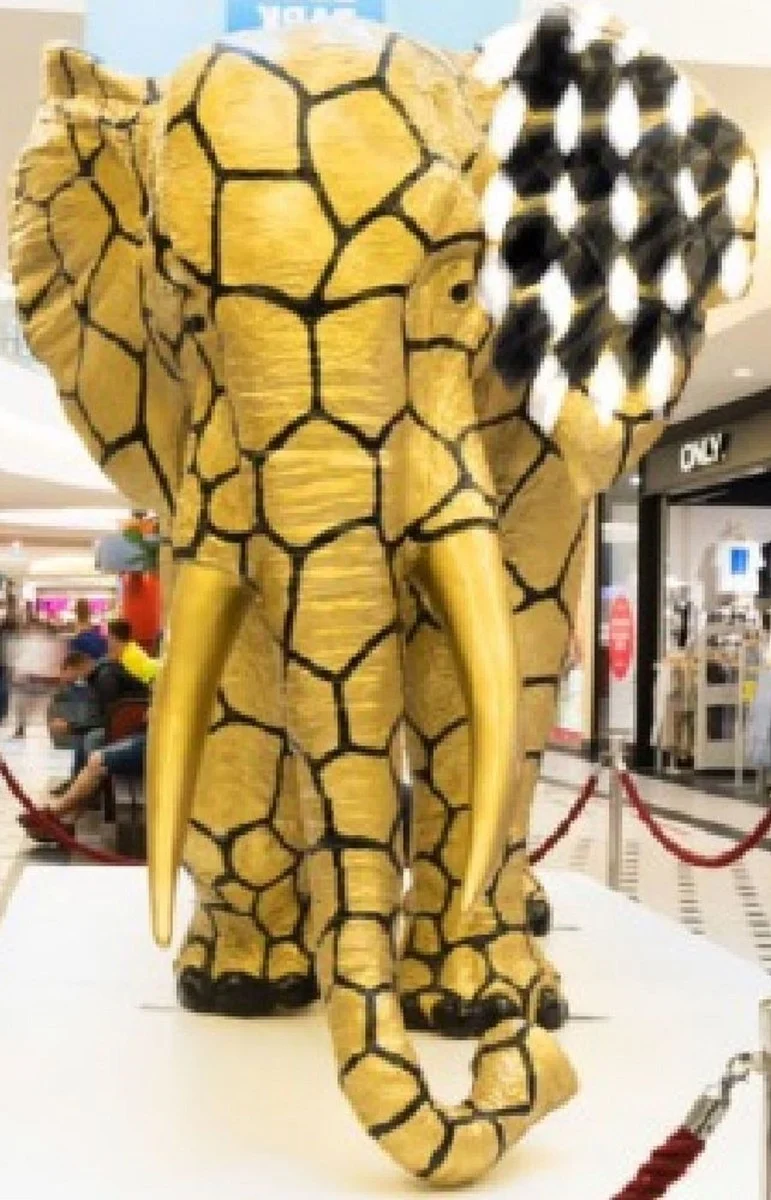 Casa Padrino Luxus Deko Skulptur Elefant Gold / Schwarz 410 x 155 x H. 223 cm - Lebensgroße Garten Deko XXL Figur - Riesige Garten Deko XXL Skulptur - Luxus XXL Garten Skulpturen