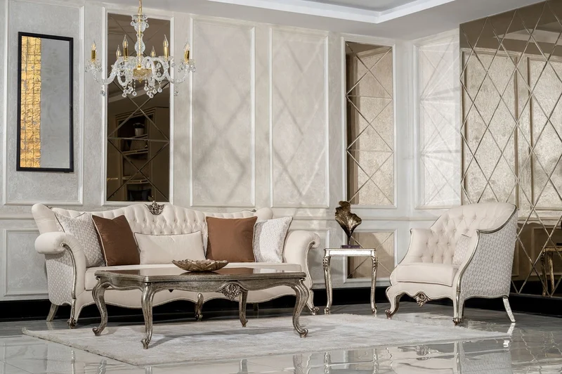 Casa Padrino Luxus Barock Wohnzimmer Sofa Creme / Silber / Antik Silber - Handgefertigtes Barockstil Sofa mit dekorativen Kissen - Luxus Wohnzimmer Möbel im Barockstil - Barock Möbel